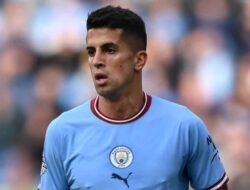 Barcelona Segera Pinjam Joao Cancelo