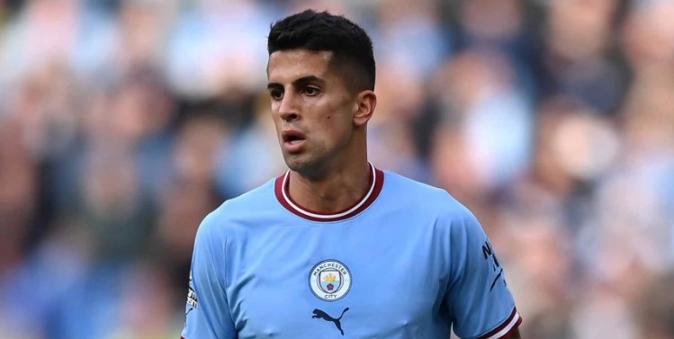 Barcelona Segera Pinjam Joao Cancelo