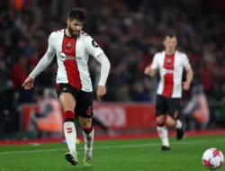 Lyon Sign Duje Caleta Car Dari Southampton