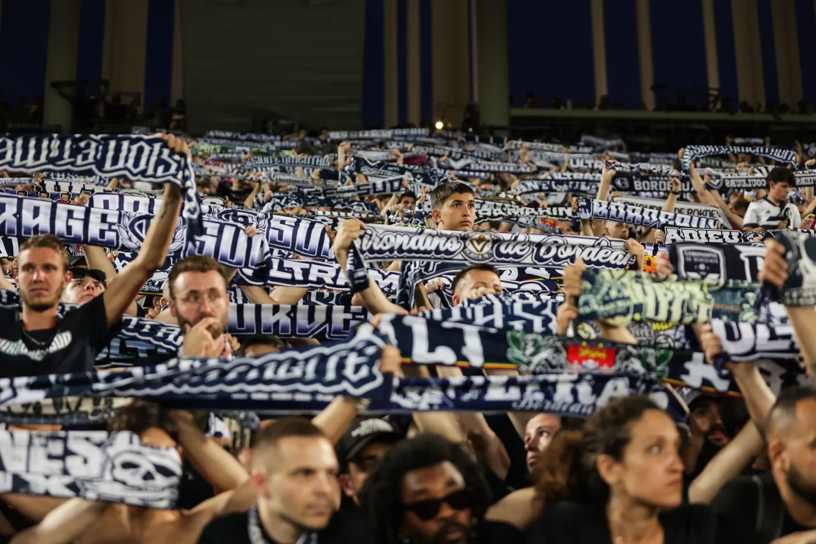 Ajaccio V Bordeaux Dihentikan Setelah Fans Bentrok Di Stand