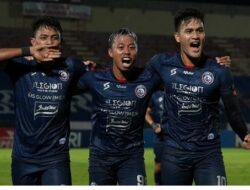 Arema Kandaskan Bhayangkara FC, Singo Edan Full Senyum
