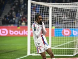 Lyon Winger Bradley Barcola Tanda Untuk PSG