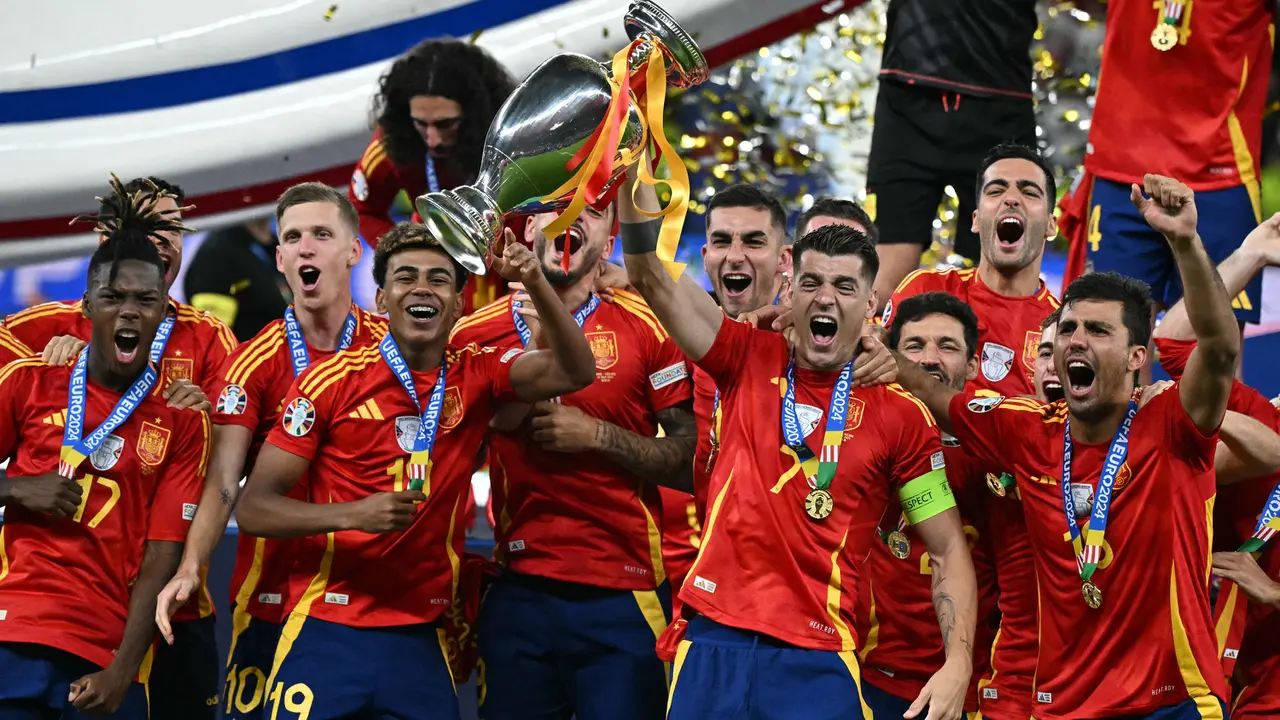 Timnas Spanyol Berhasil Juara Euro 2024 Usai Kalahkan Inggris ( 2 - 1 )